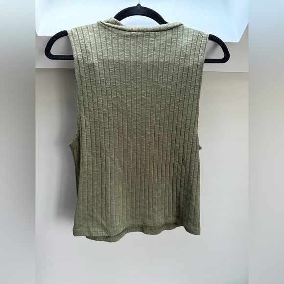 American Eagle Mock Neck Ribbed Sleeveless Top - Picture 4 of 4